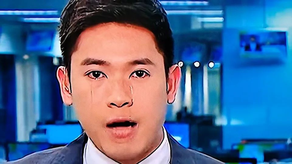 容家耀曾在報導樓價下跌新聞時落淚引起熱話。 容家耀曾在報導樓價下跌新聞時落淚引起熱話。