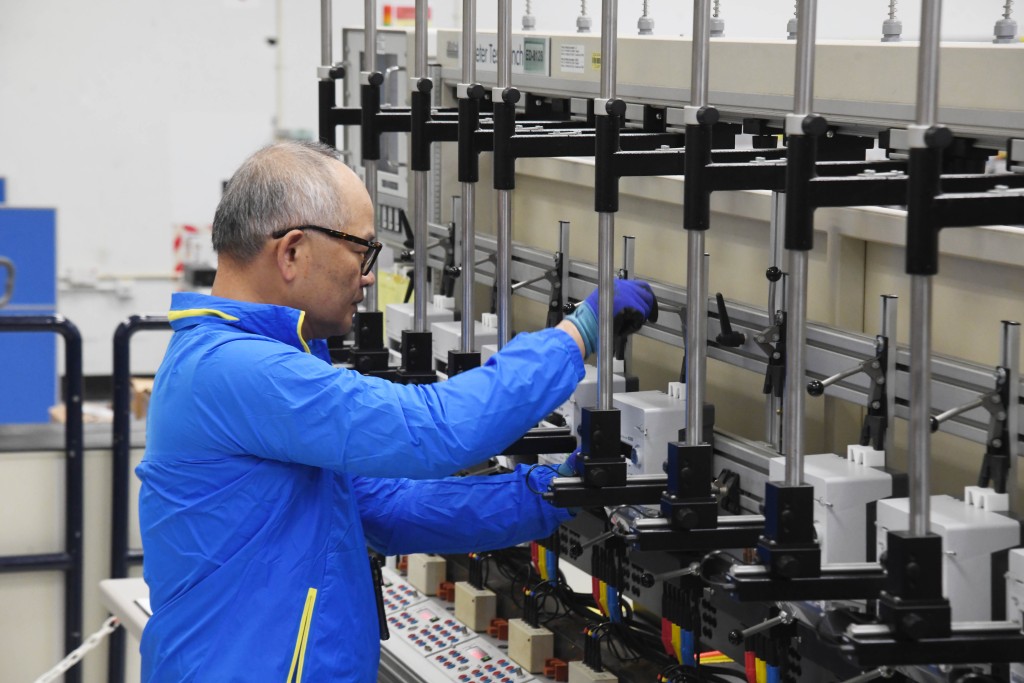 智能电表具自动数据传输系统,客户可线上查阅每小时用电数据。 智能电表具自动数据传输系统,客户可线上查阅每小时用电数据。