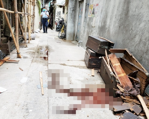 現場地上遺下血跡。
