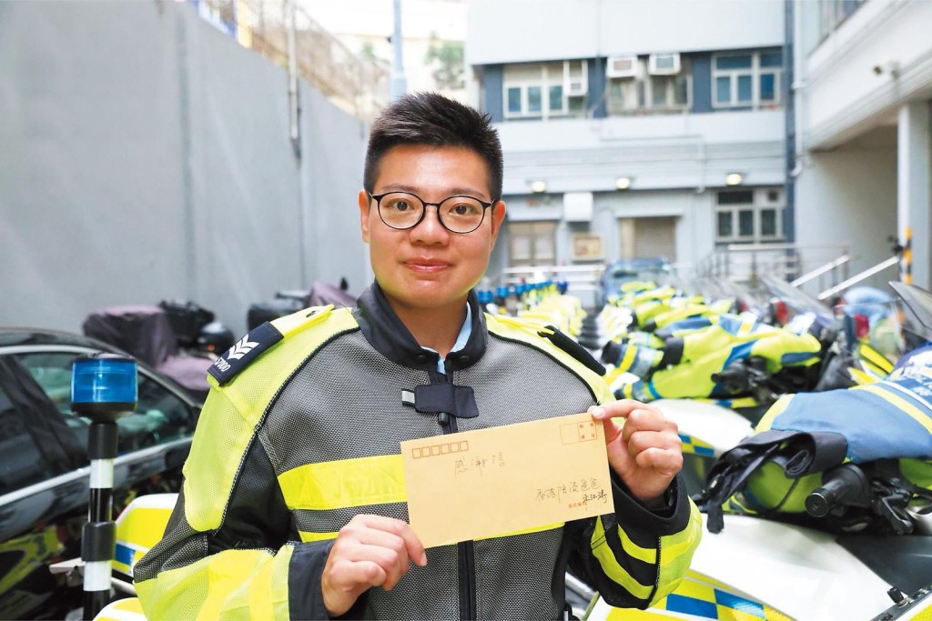 林麗娟處理青沙公路交通事故專業及暖心的表現,獲事主讚揚。 林麗娟處理青沙公路交通事故專業及暖心的表現,獲事主讚揚。