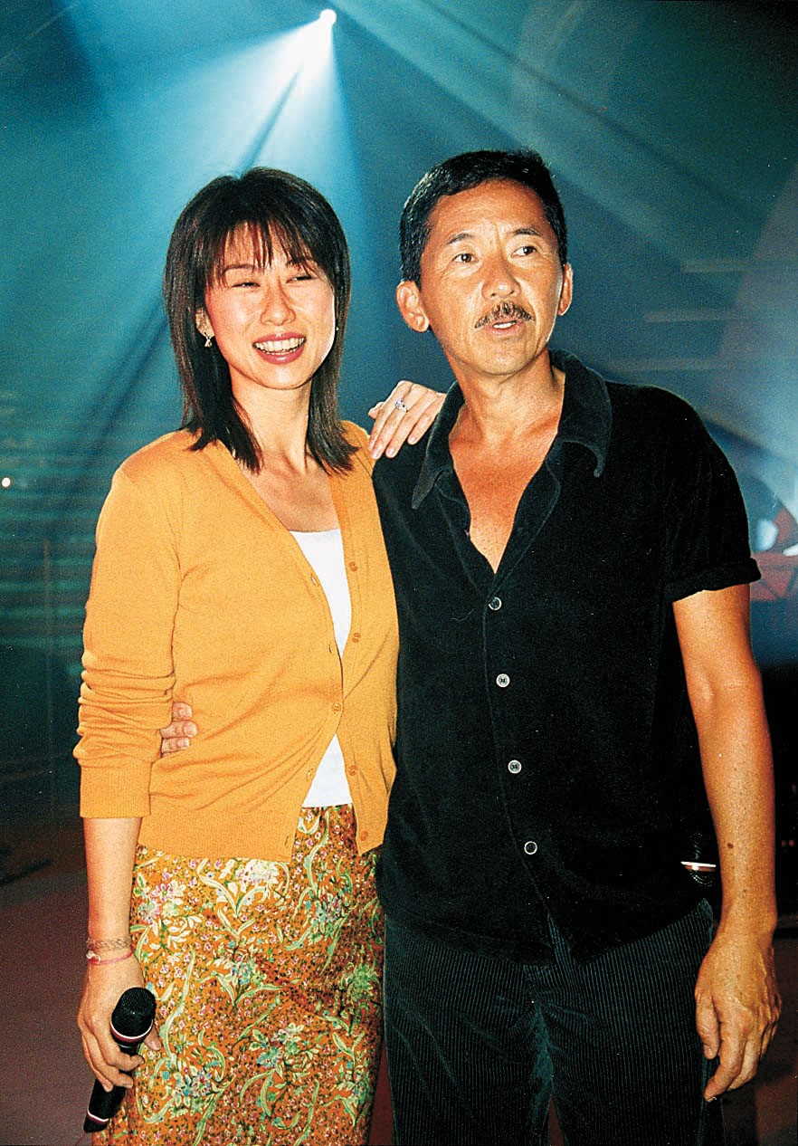 葉倩文先於台灣出道做歌手，後來到香港發展。