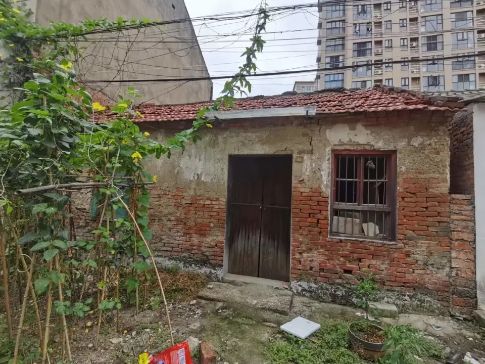 李林曾經和弟弟生活的老房子。當事人供圖。 李林曾經和弟弟生活的老房子。當事人供圖。