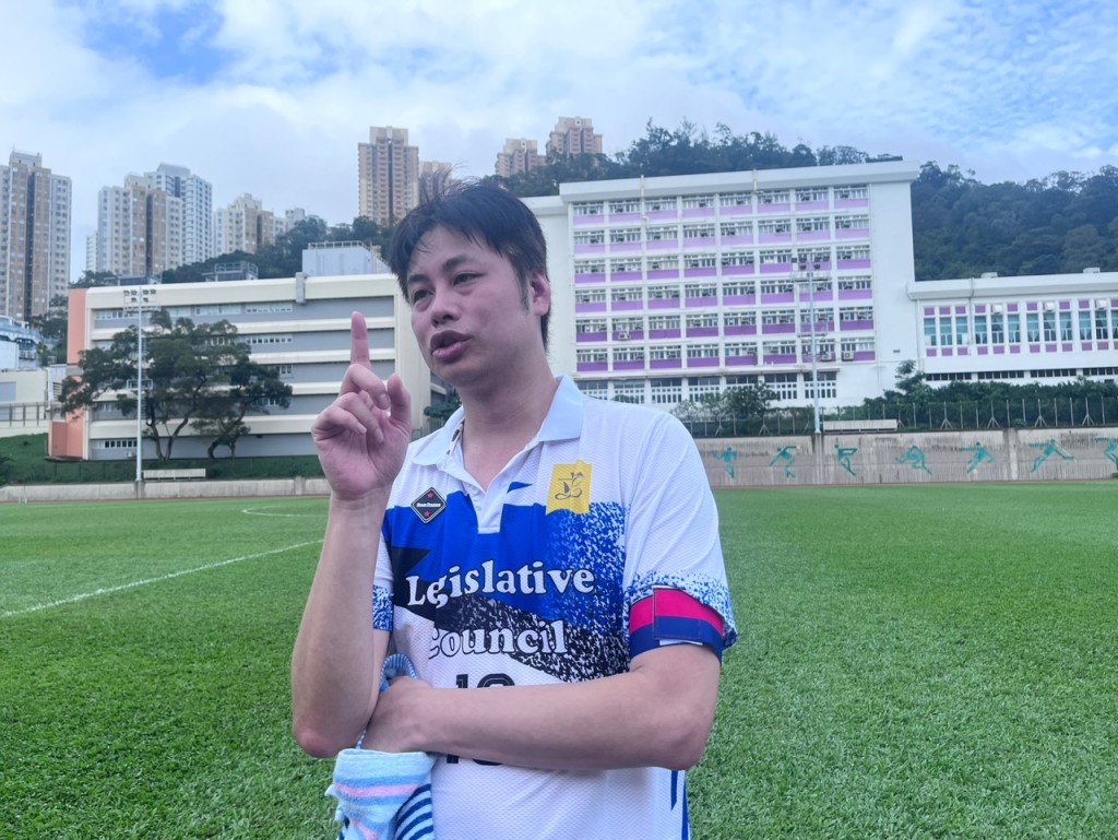 立法會隊伍代表、比賽召集人何俊賢表示，立法會足球隊組織活動遵循3個原則。林奕翹攝