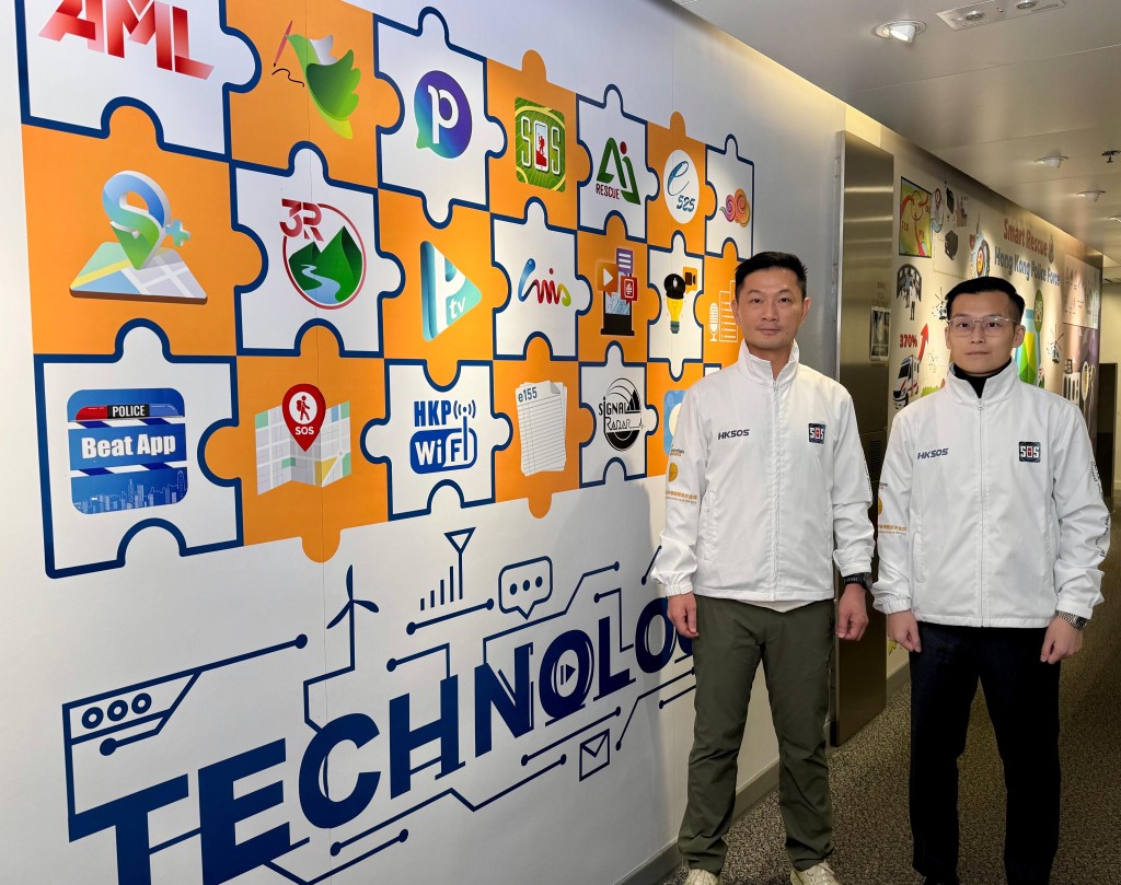 警司趙建業(左)和總督察張籽燊(右)介紹資訊系統部數碼警政服務科為十五運會準備的一系列數碼方案,提升警政行動效率。 麥鍵瀧攝 警司趙建業(左)和總督察張籽燊(右)介紹資訊系統部數碼警政服務科為十五運會準備的一系列數碼方案,提升警政行動效率。 麥鍵瀧攝