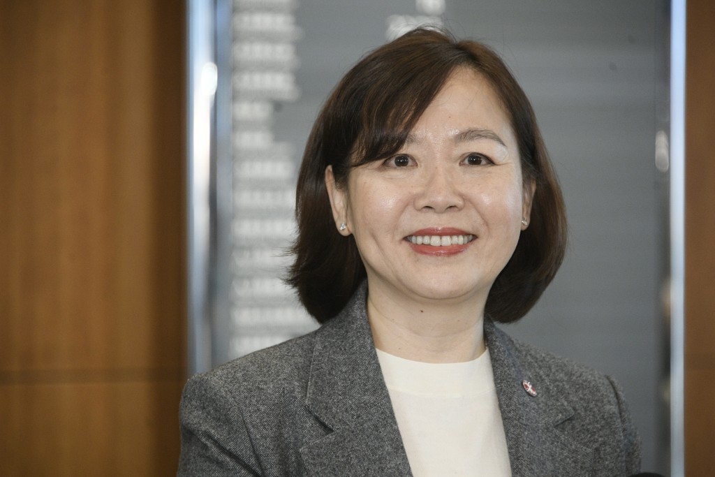 楊美珍稱上任後會繼續提升服務，與員工保持溝通，亦會鞏固鐵路資產質素及韌性，推進六個已落實的鐵路新項目。