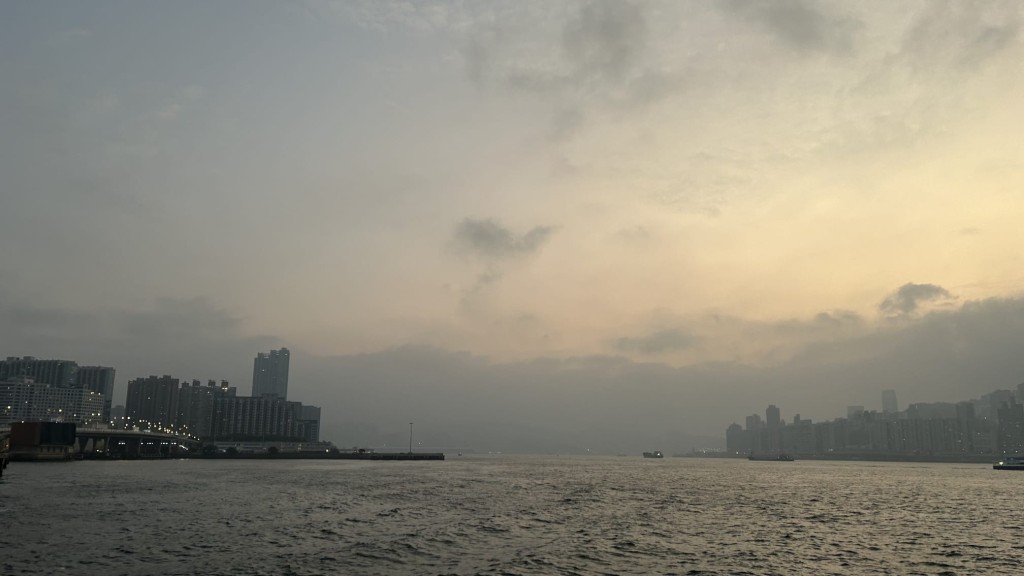 本港地区今日天气预测大致多云。