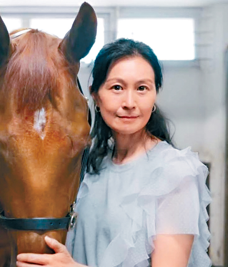 郭藹明胞妹郭藹欣曾兩次拉頭馬。