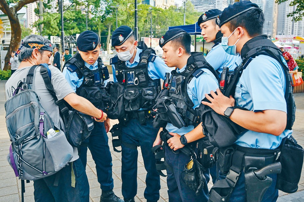 警方於維園加強巡邏。
