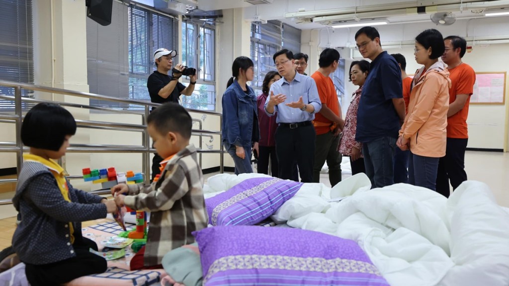 李家超指示所有部門必須爭分奪秒，集中火力進行善後工作。李家超facebook圖片