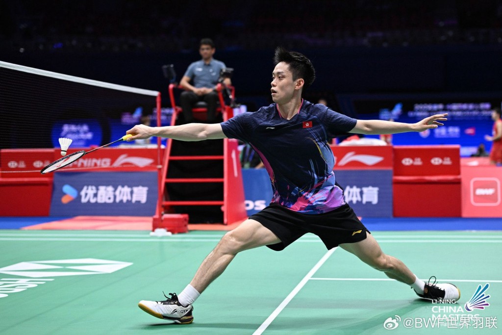 吴英伦以直落两局21:16击败来自印尼的世界“一哥”基士堤(Jonatan Christie)。微博图