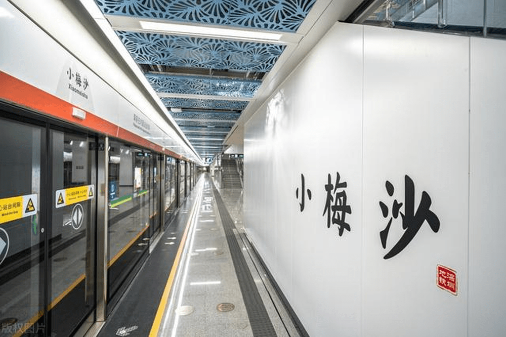 深圳地鐵8號線小梅沙站。