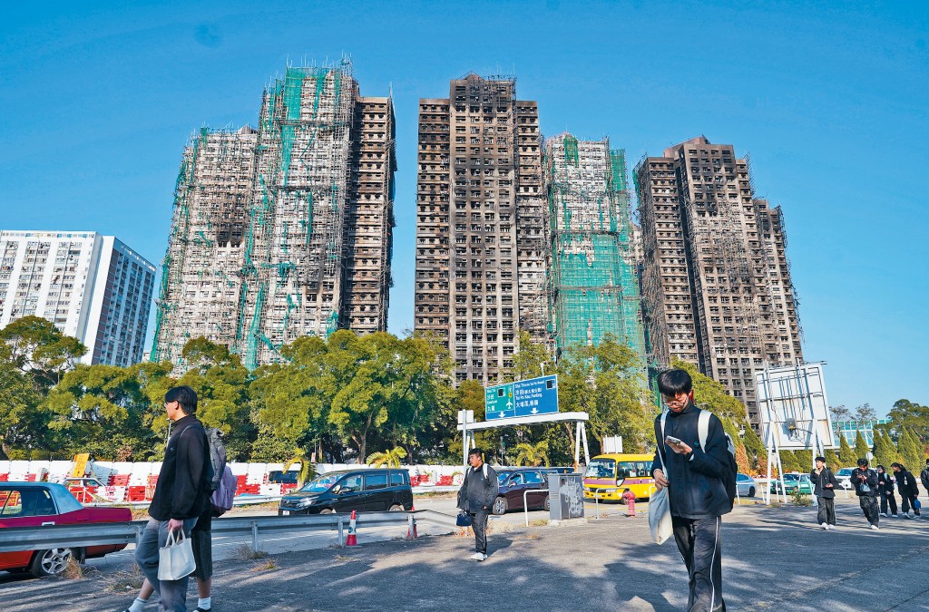 宏福苑獨立委員會主要負責調查火災原因及審視制度問題，而長遠安置方案則是由政府「應急住宿安排工作組」負責安排。