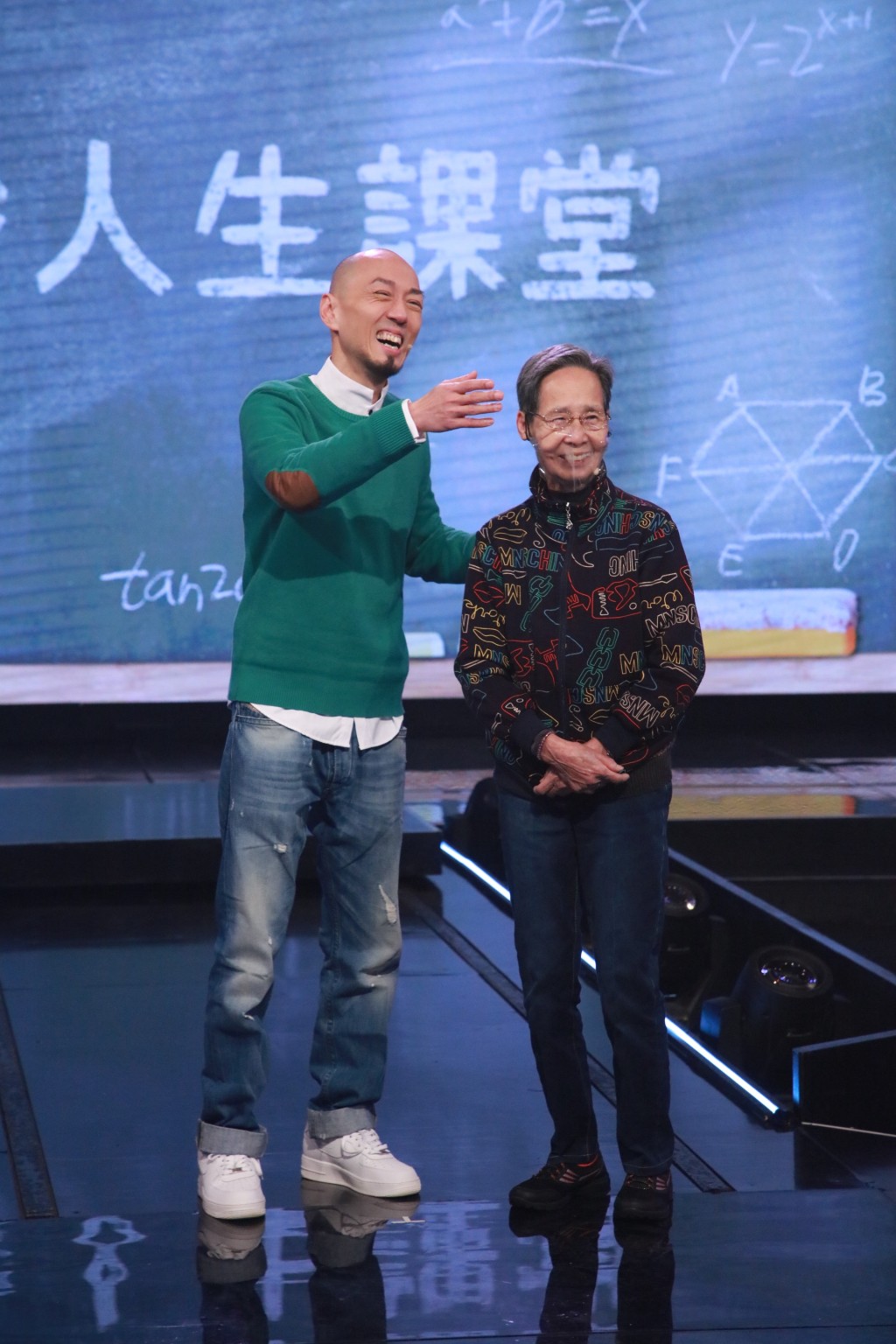 戴耀明加入TVB逾30年，去年參加節目《360秒人生課堂》，戴媽媽驚喜現身，母子更圓夢參觀電視城。