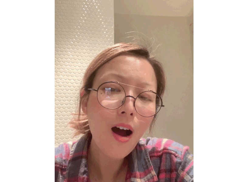 鄭秀文亦在網上開腔唱歌給大家打氣。