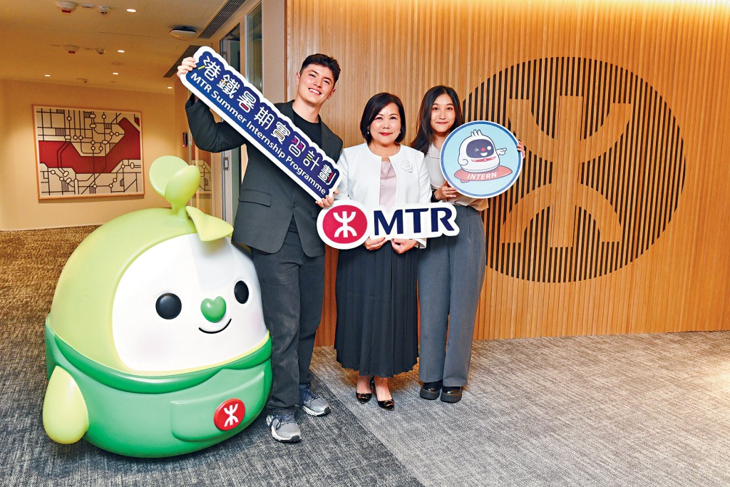 港铁公司一直积极投放资源吸纳及培育青年人才，去年起在计划中加入「有条件聘请」政策，吸纳具潜力的年轻人才。左起：Jose Espino、港铁公司人力资源总经理萧慧雯、王宝盈。