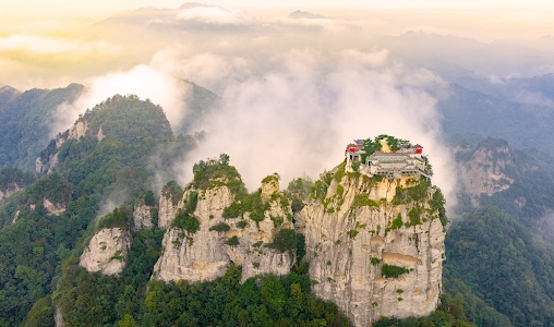 湖北武當山。