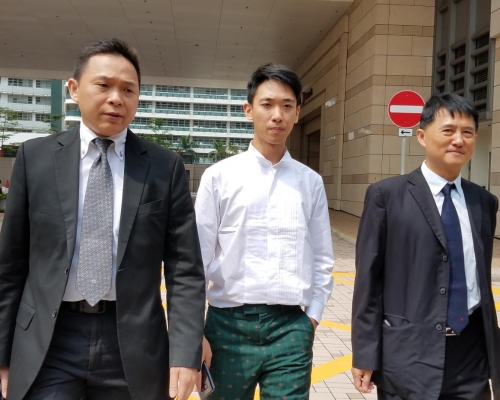 綽號幣少爺的被告黃鉦傑(中)。 陳楚琨攝