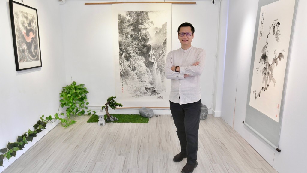 南天畫會（香港）主席劉宏業指，全港中小學中國畫比賽吸引近500名中小學學生參加。 