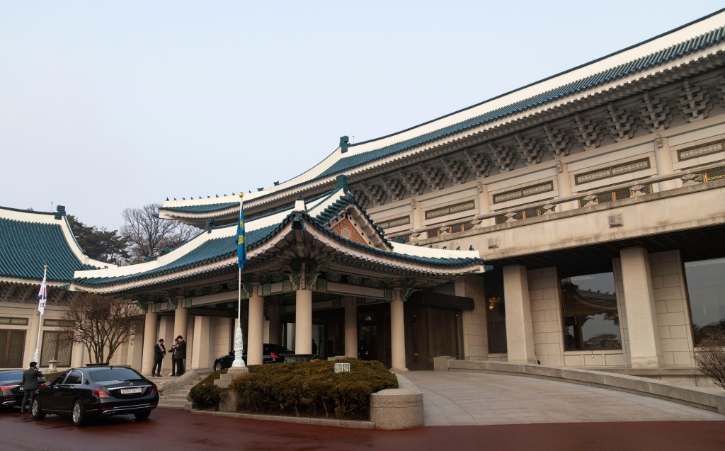 這是自2022年5月9日前總統文在寅卸任後,現任南韓總統相隔1330天在青瓦台辦公。美聯社 這是自2022年5月9日前總統文在寅卸任後,現任南韓總統相隔1330天在青瓦台辦公。美聯社