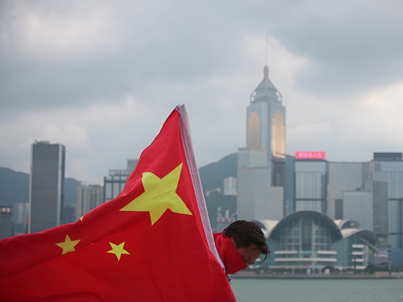 市民於尖沙咀海傍慶祝國慶。