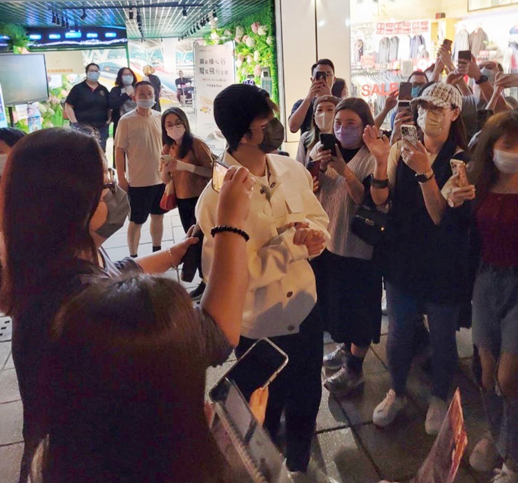 感謝現場大批神徒支持。