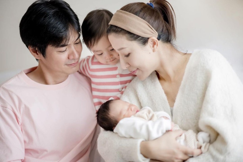 2020年4月，杨茜尧为罗子溢诞下大女，去年底再度添丁。
