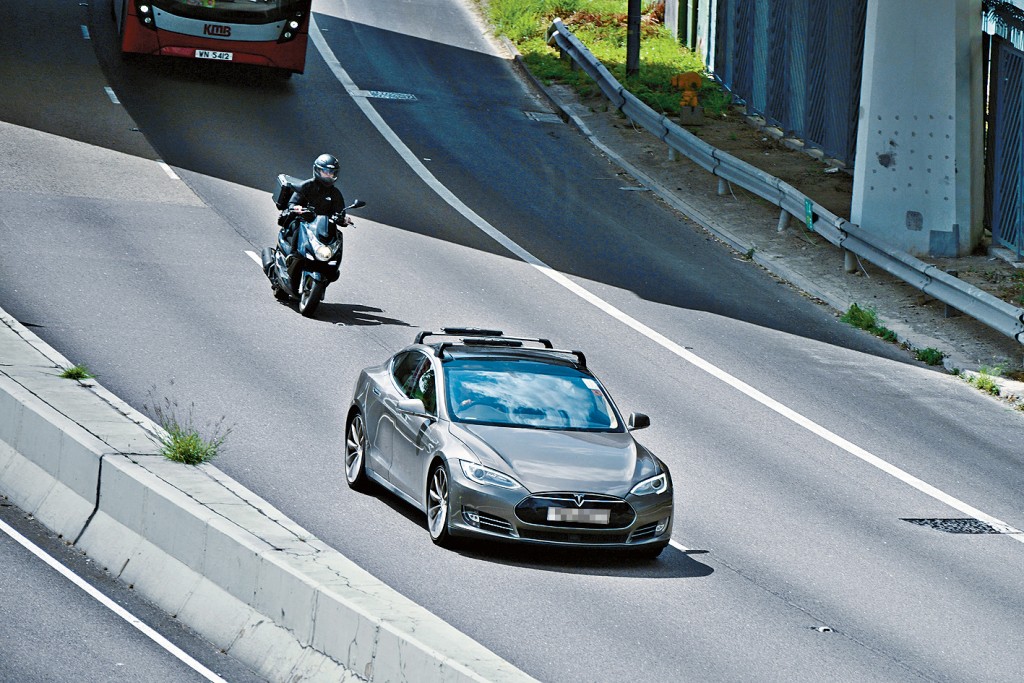 今年2月《財政預算案》宣布電動車「一換一」計劃延長2年,惟首次登記稅寬減額下調40%至17.25萬元,稅前車價逾50萬元的電動車更不獲寬免。