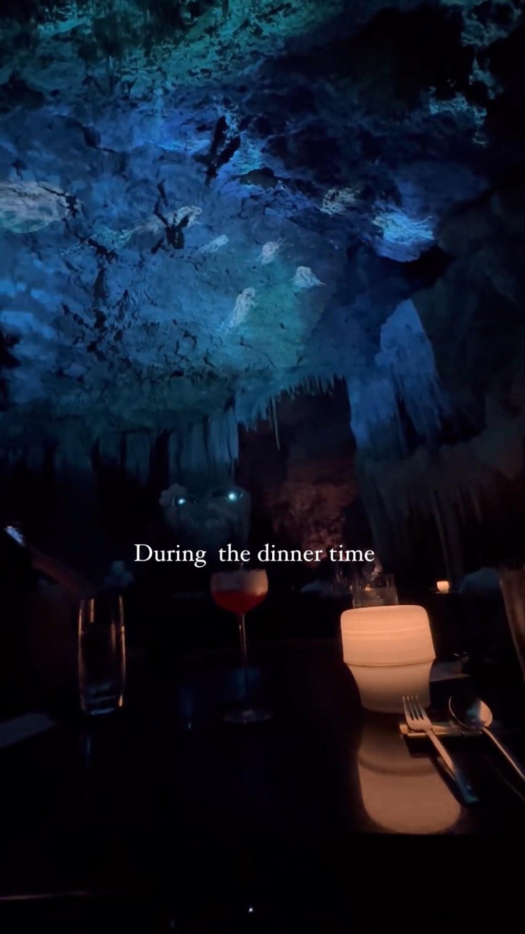 昨晚还去洞穴餐厅食饭。