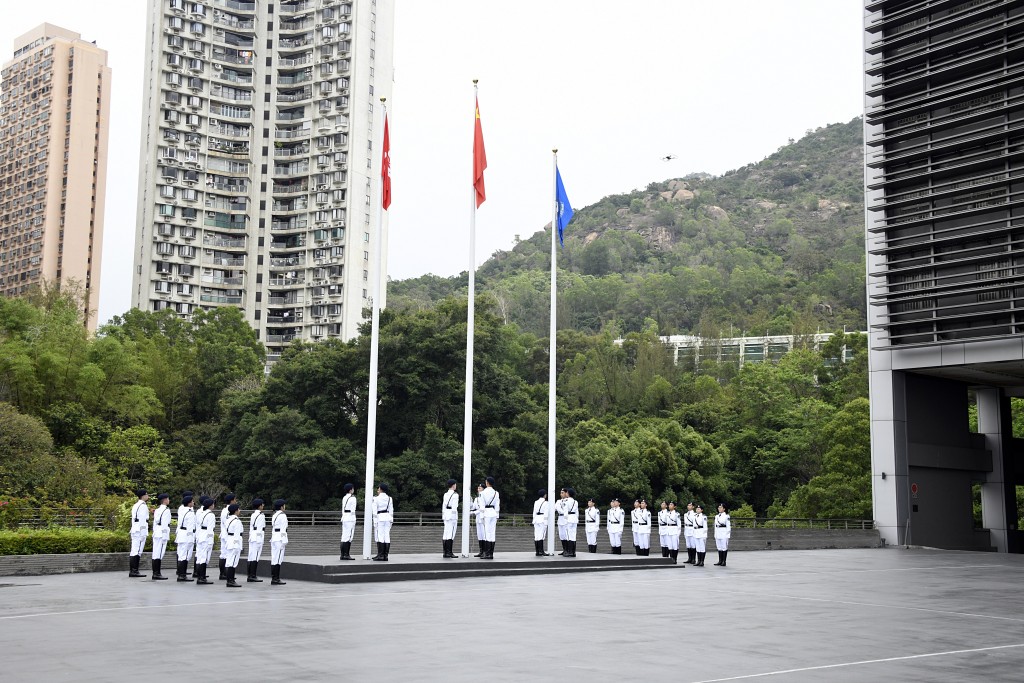 領袖團儀仗隊以全新制服登場負責升旗儀式。楊偉亨攝 領袖團儀仗隊以全新制服登場負責升旗儀式。楊偉亨攝