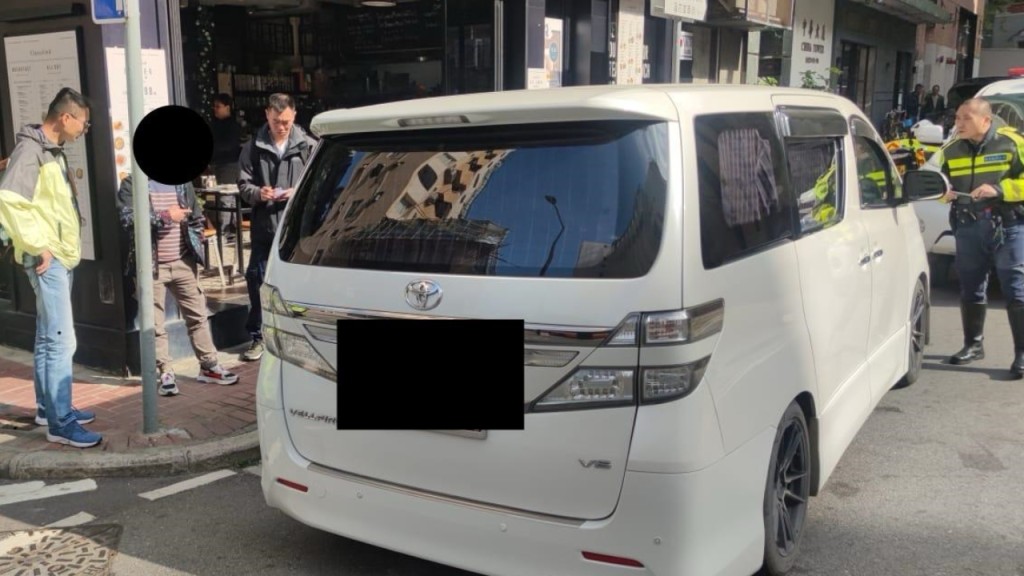 警方跑馬地放蛇打擊跨境白牌車 拘49歲男司機