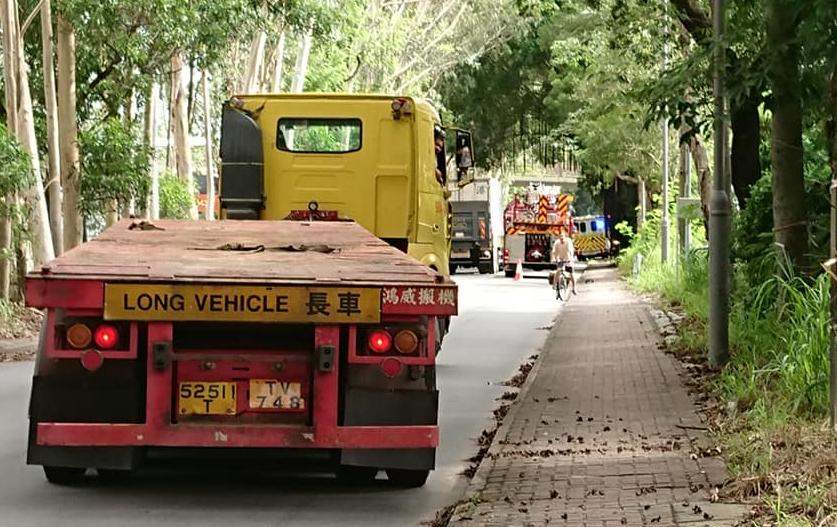 貨車與私家車相撞，造成至少3人受傷。網民Candy Can／香港突發事故報料區圖片