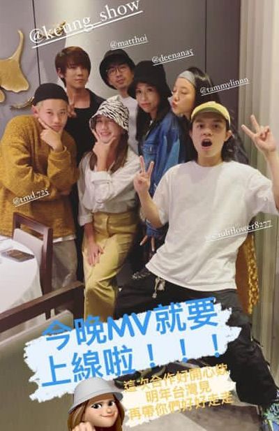 姜濤同劇中演員道別同時,不忘打新歌。