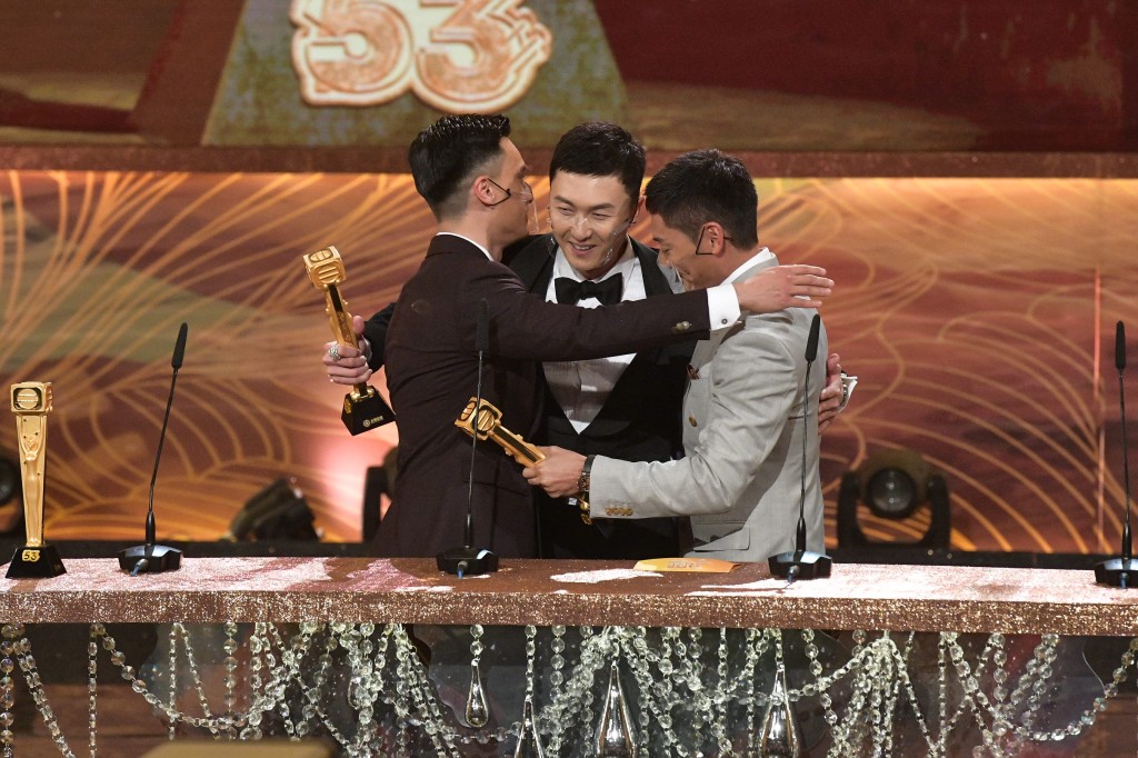 王浩信、張振朗及朱敏瀚憑《反黑路人甲》獲拍檔獎。