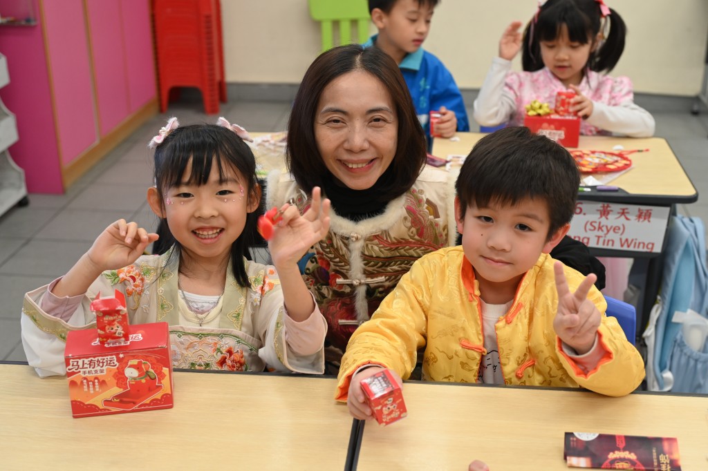 學生穿起華服，一起感受中華文化。（圖片來源：受訪學校提供）