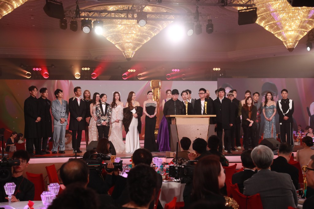 無綫電視（TVB）《萬千星輝頒獎典禮2023》昨晚（14日）澳門完滿結束，《新聞女王》成為大贏家！