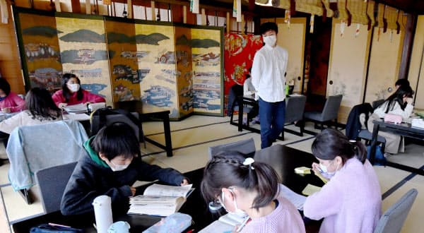 京都一間高級料理「神泉苑平八」決定利用料亭廣闊的空間，每天免費開放予小學生自修。網圖
