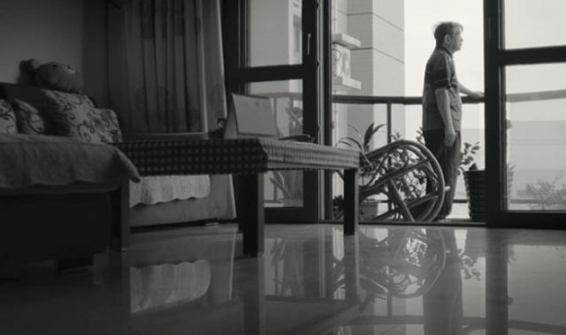 中國的老齡化程度越來越嚴重,獨居長者的安全問題日益受關注。江蘇網 中國的老齡化程度越來越嚴重,獨居長者的安全問題日益受關注。江蘇網