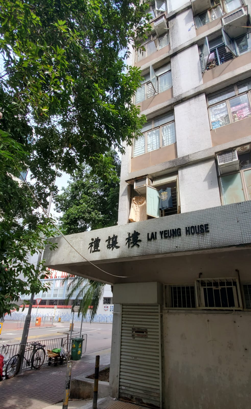 現場李鄭屋邨禮讓樓天井位置。楊偉亨攝