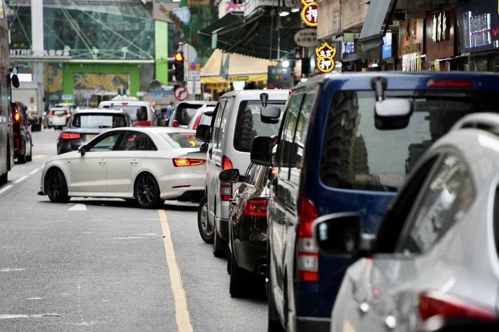 跨部門打擊黑工專責組其中一個主要目標是網約車。 跨部門打擊黑工專責組其中一個主要目標是網約車。