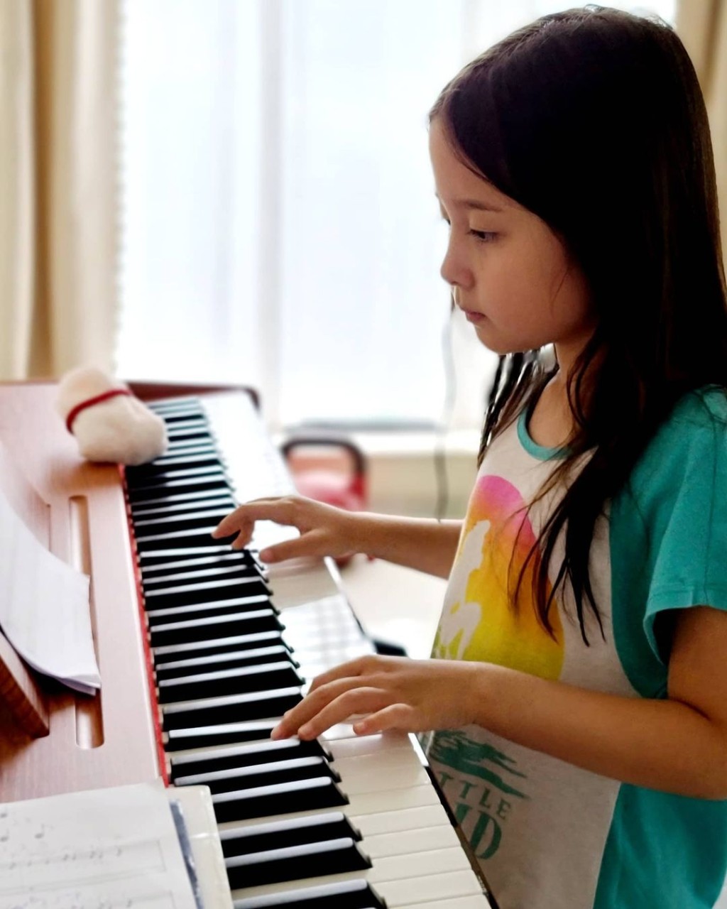 小小年紀的晴晴Alexandra，多才多藝，懂空中瑜伽、拉丁舞及彈琴。（圖片來源：IG@dellapietraalexandra）