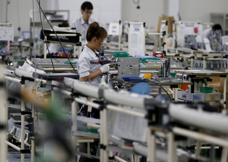 日本計畫引入更多外籍勞工，以解決人手短缺工問題。圖為日本東京一間工廠。路透社