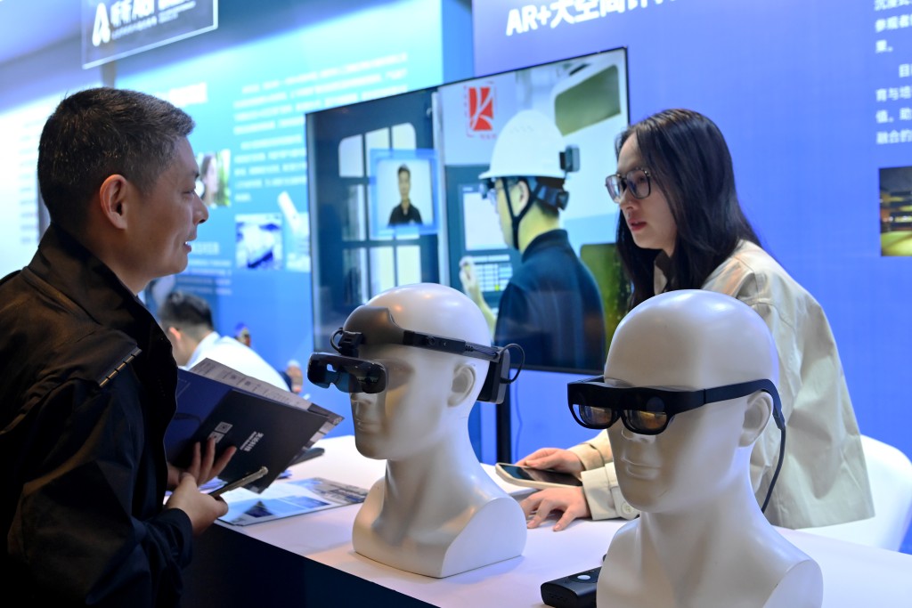 智能眼鏡為今年大熱科技產品。中新社