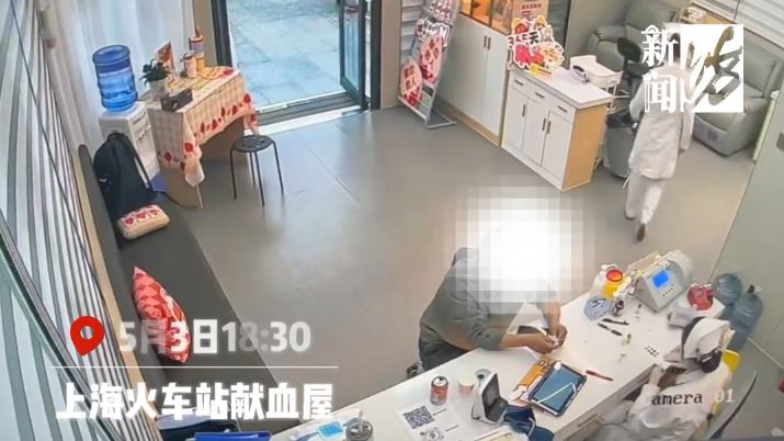 王某某因遺失手機，在捐血時趁護士未注意，偷走對方手機補數。新聞坊