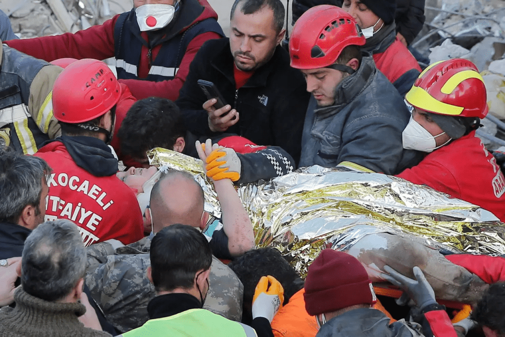 土耳其哈塔伊省一名13歲少女受困182小時後獲救。路透