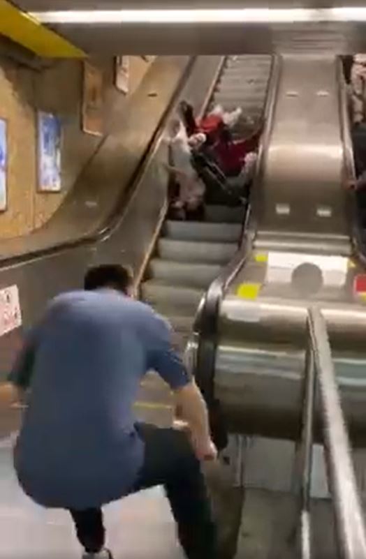 有市民按緊急掣煞停扶手電梯。fb香港交通事故及突發事件Winghong Cheng影片截圖