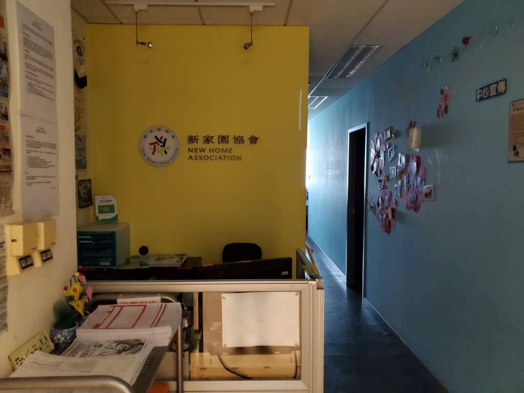 死者生前在新家園協會工作,入職5至6年。