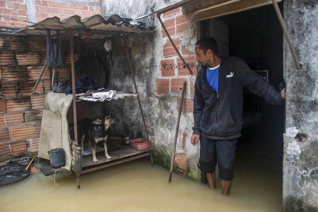 巴西东南部连日暴雨引至山泥倾泻，至少造成23人死亡。美联社