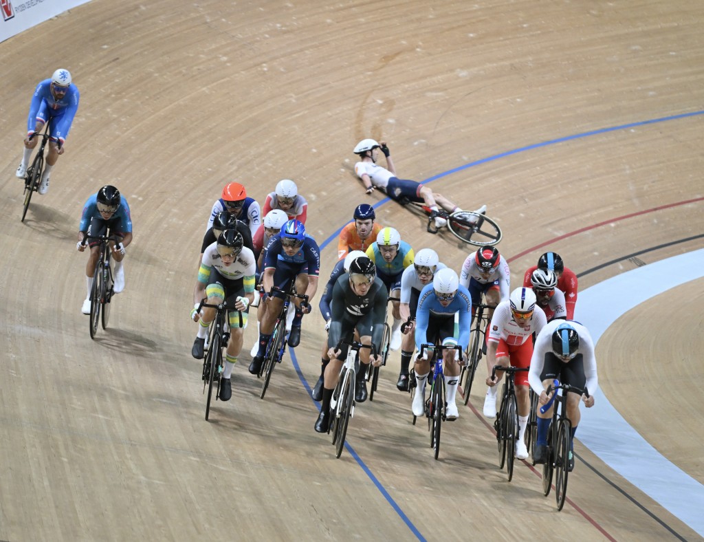 男子淘汰賽途中，英國車手曾不炒車。 何君健攝
