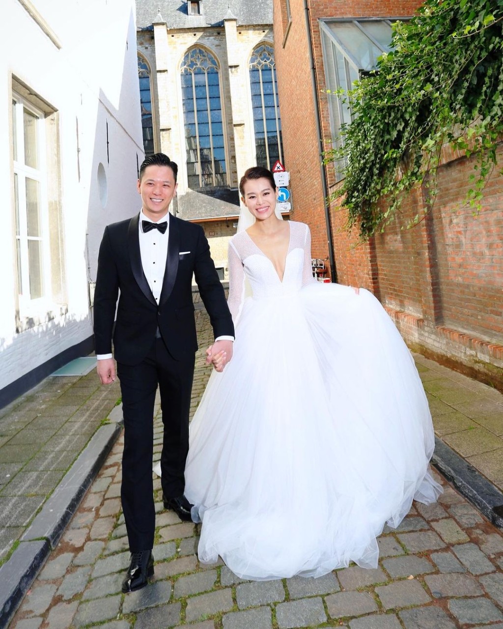 胡杏兒在2015年與李乘德結婚。