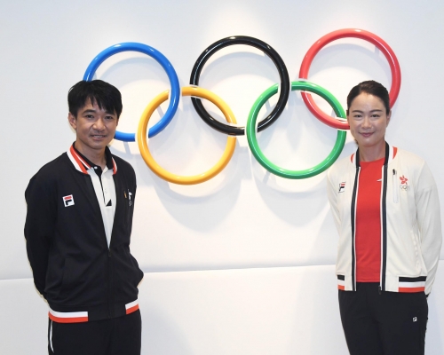 香港單車猛將黃金寶(左)、賽艇女將李嘉文早前出席奧運服飾代言活動。郭晉朗攝